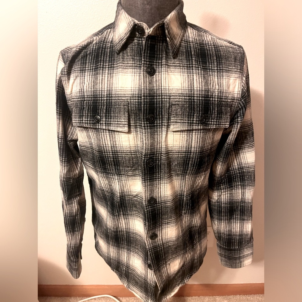 LL Bean Signature Line Flannel Slim Fit Black Gray pattern Small